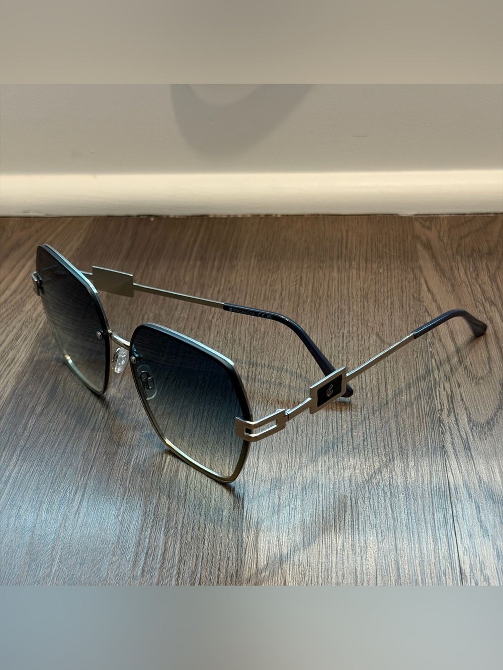 Rocawear Women’s Gradient Sunglasses - Black/Silver/Blue